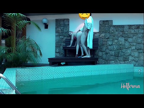 ❤️ Patron hizmetçiyi havuza davet eder ama bir sıcağa dayanamaz Porno bizde ❌❤